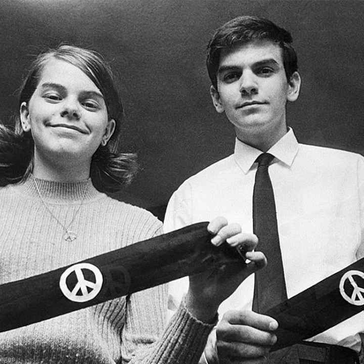 Mary Beth Tinker and her brother, John, display two black armbands